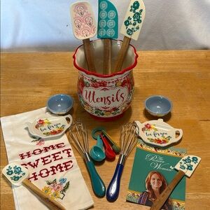 The Pioneer Woman Floral Kitchen Utensil Set